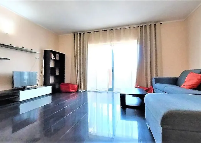 Rocha Tower 11c-11e アパート *