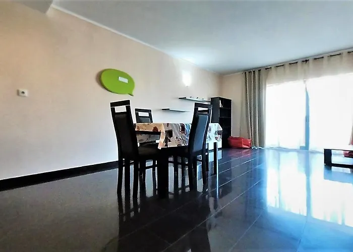 Rocha Tower 11c-11e アパート