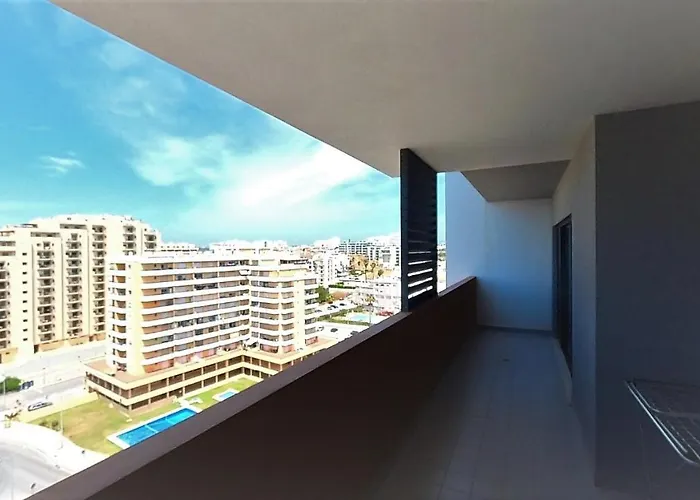 Rocha Tower 11c-11e アパート