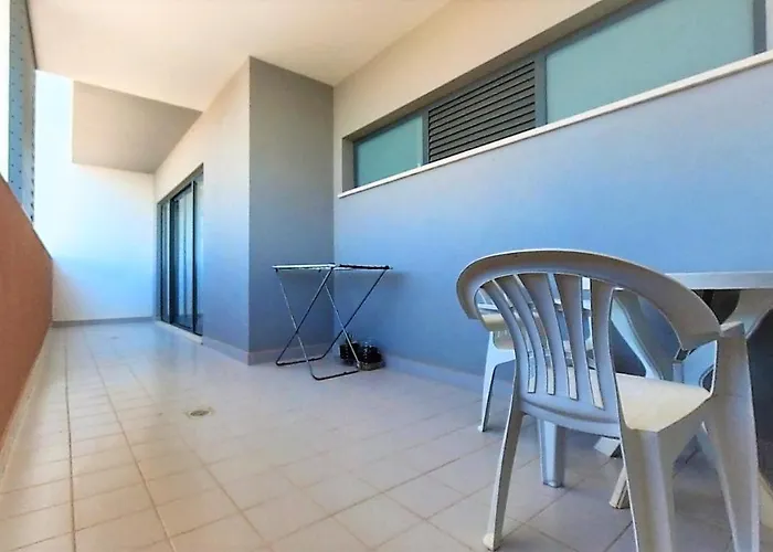 Rocha Tower 11c-11e アパート *