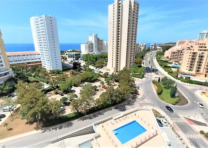 Rocha Tower 11c-11e アパート *