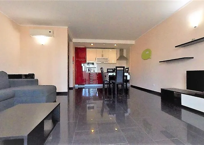 Rocha Tower 11c-11e アパート *