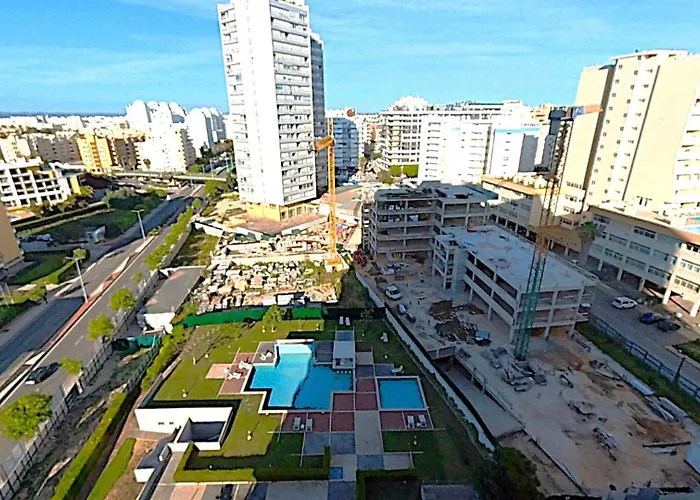 Rocha Tower 11c-11e アパート